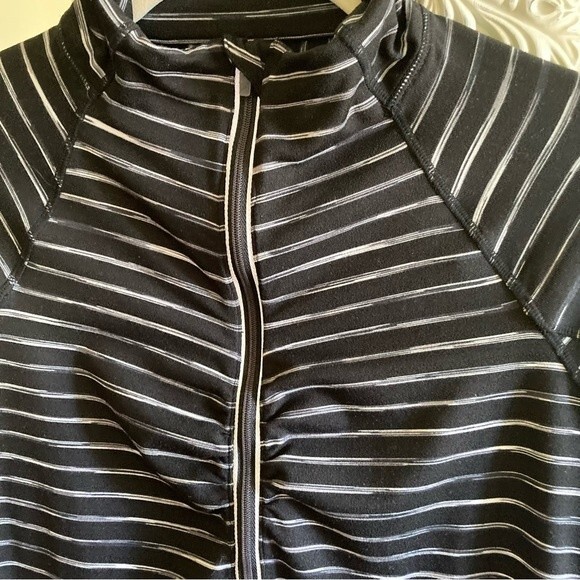 Athleta Women’s Elite active half zip black striped jacket size small! - Picture 2 of 10
